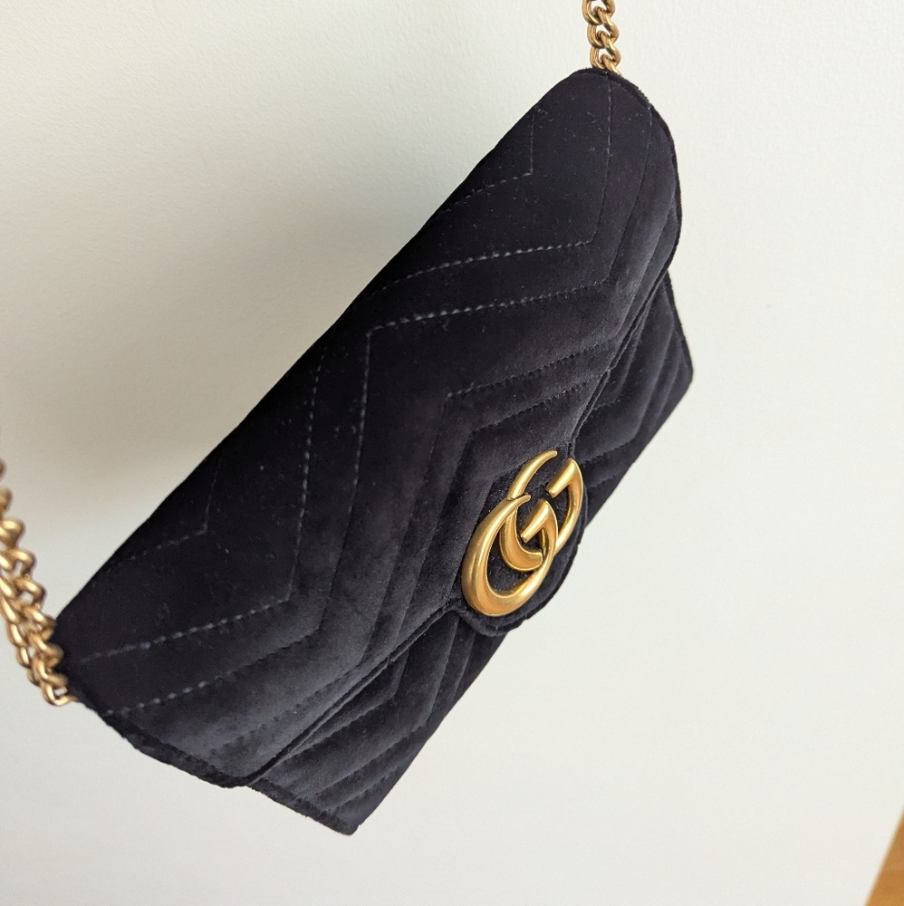 Black Gucci Marmont Velvet Crossbody Bag - Picture 6 of 16